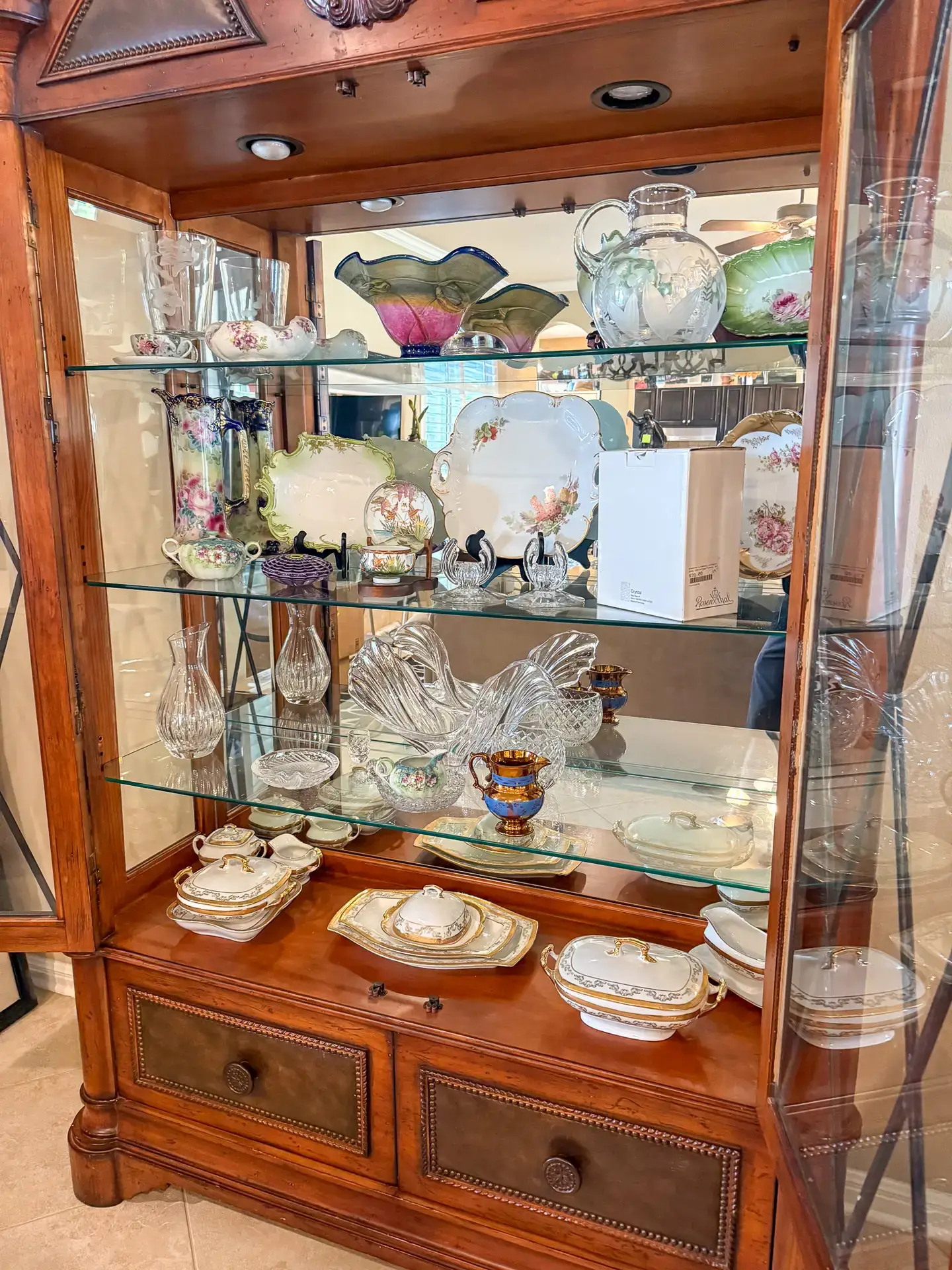 Glass display cabinet