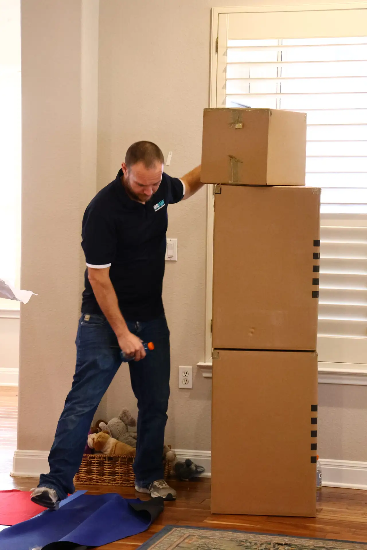 Military movers in Austin TX unloading boxes from moving truck
